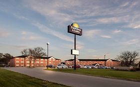 Days Inn & Suites By Wyndham Des Moines Airport
